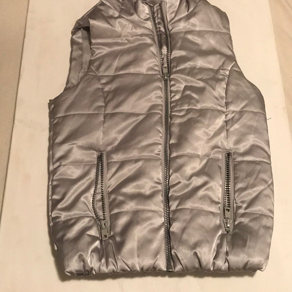 Small Silver Liz Claiborne Women’s Puffer Vest